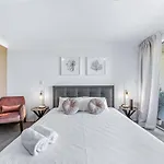 Allure 11- Airlie Central Apartments