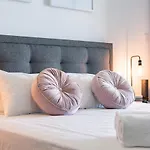 Allure 11- Airlie Central Apartments