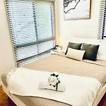 Beach Bliss Apartment- Seaviews-Wifi-Pool-Bbq