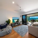 Serenity Seas - Airlie Beach