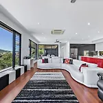 15 Kara - Luxurious Home With Million Dollar Views