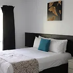 Colonial Palms Motor Inn