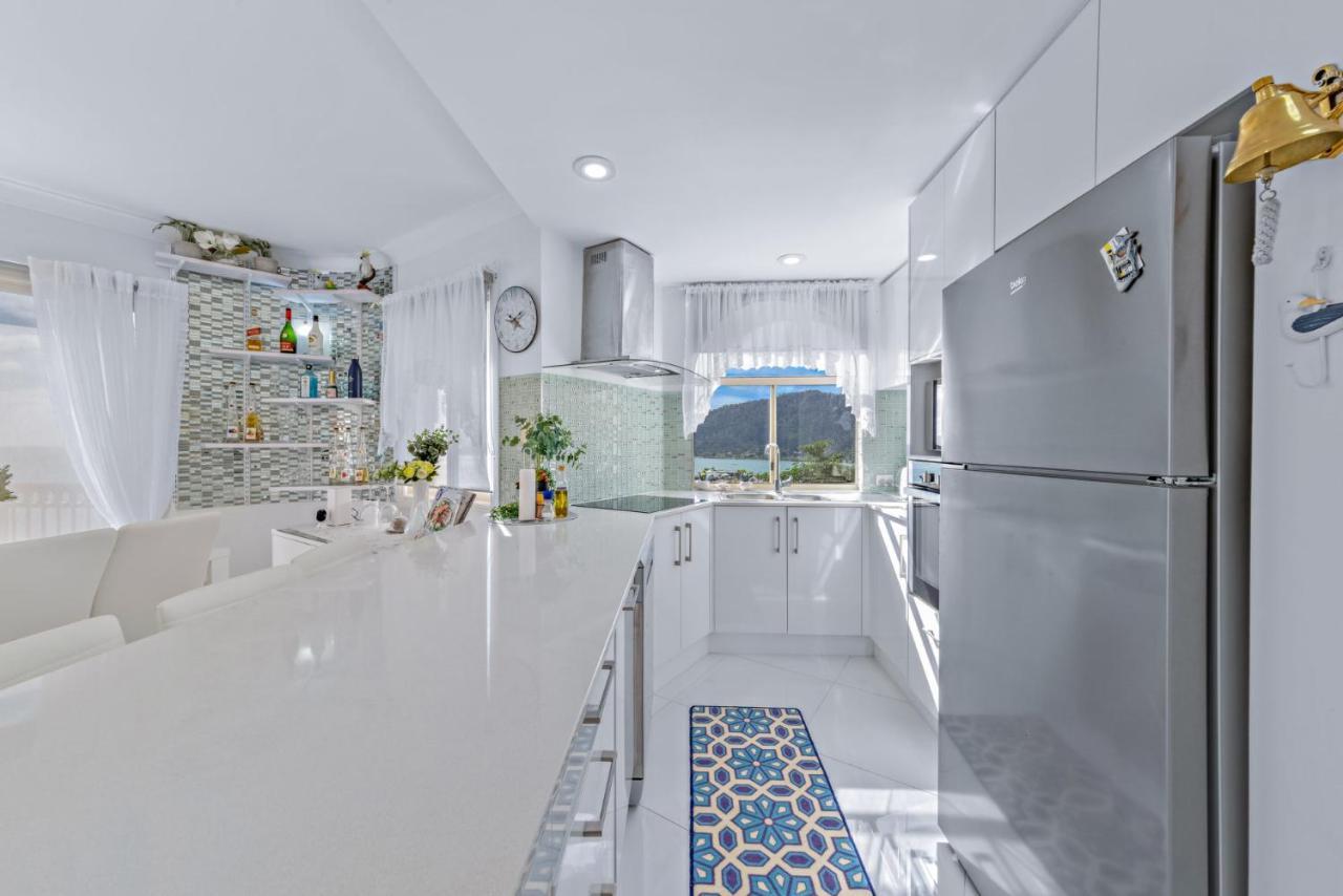 Whisper White On Airlie Airlie Beach