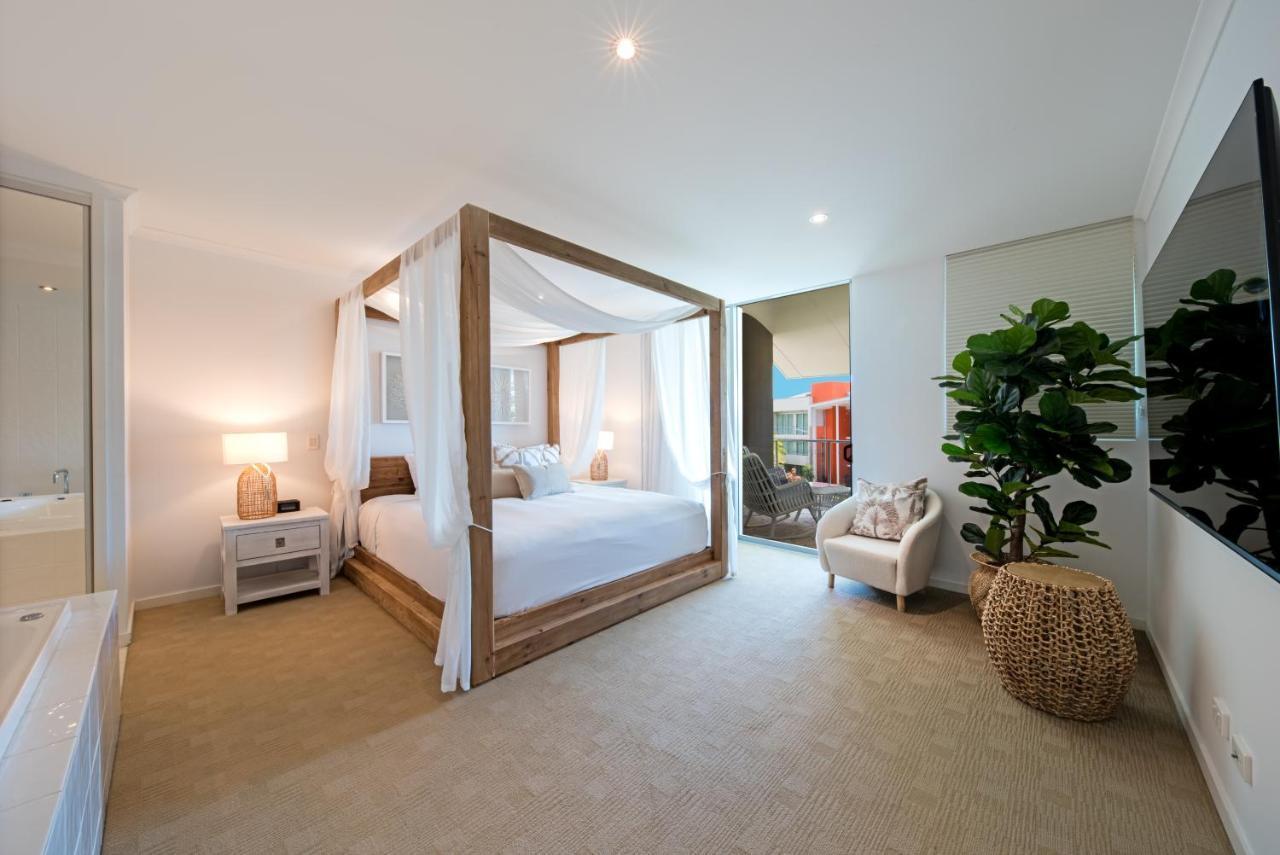 Aparthotel At Marina Shores 5*