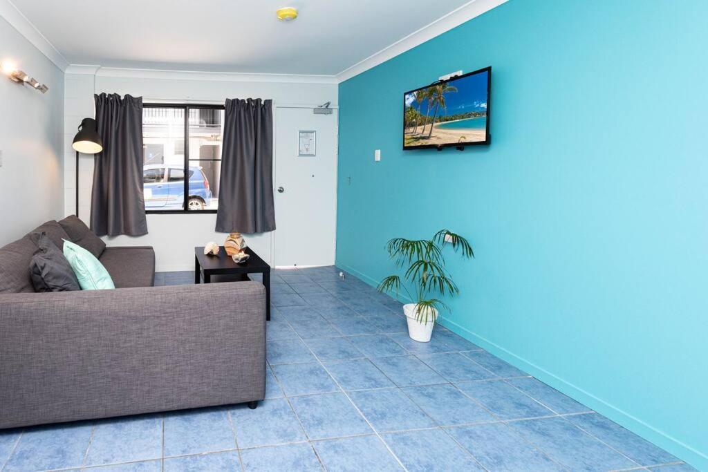 Airlie Sun & #4 Airlie Beach