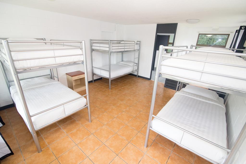 Base Airlie Hostel *