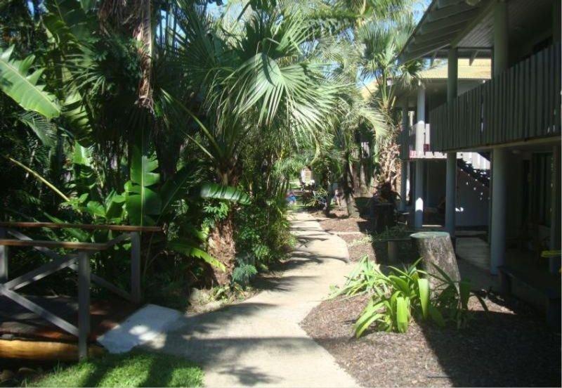 Base Airlie * Airlie Beach