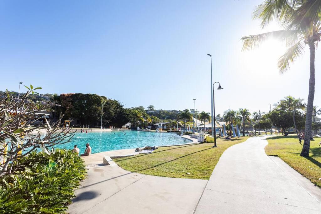Apartment Airlie Sun & #4 Airlie Beach