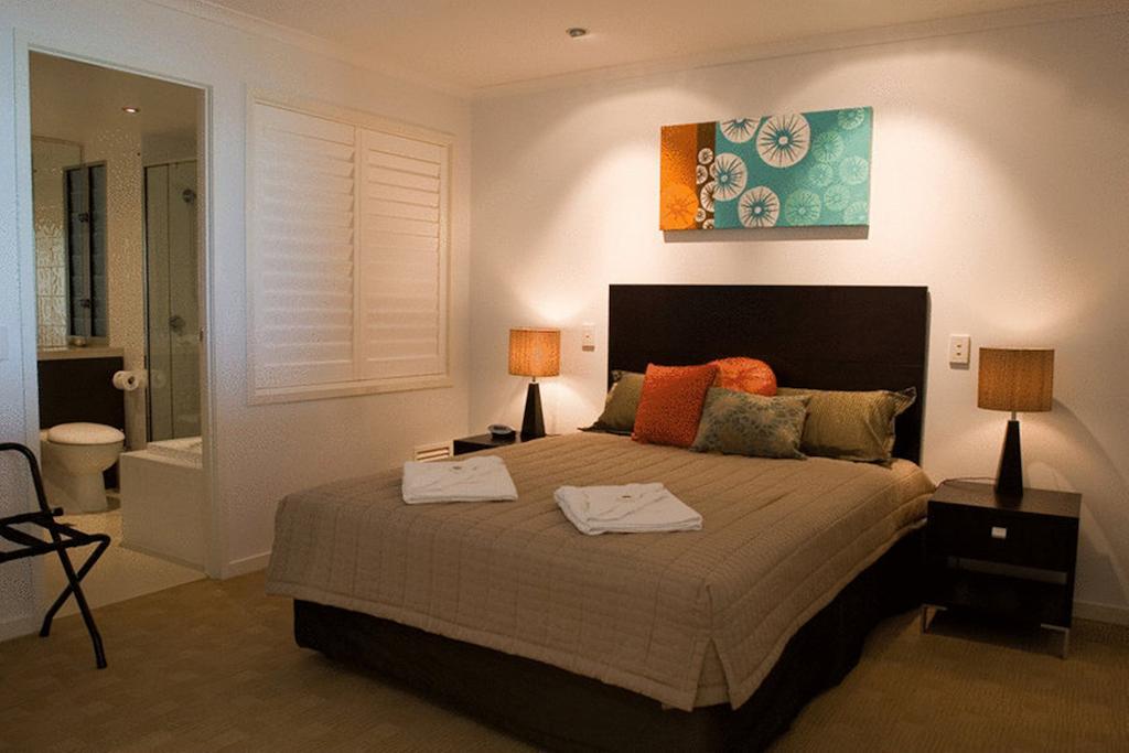 At Marina Shores 5* Airlie Beach