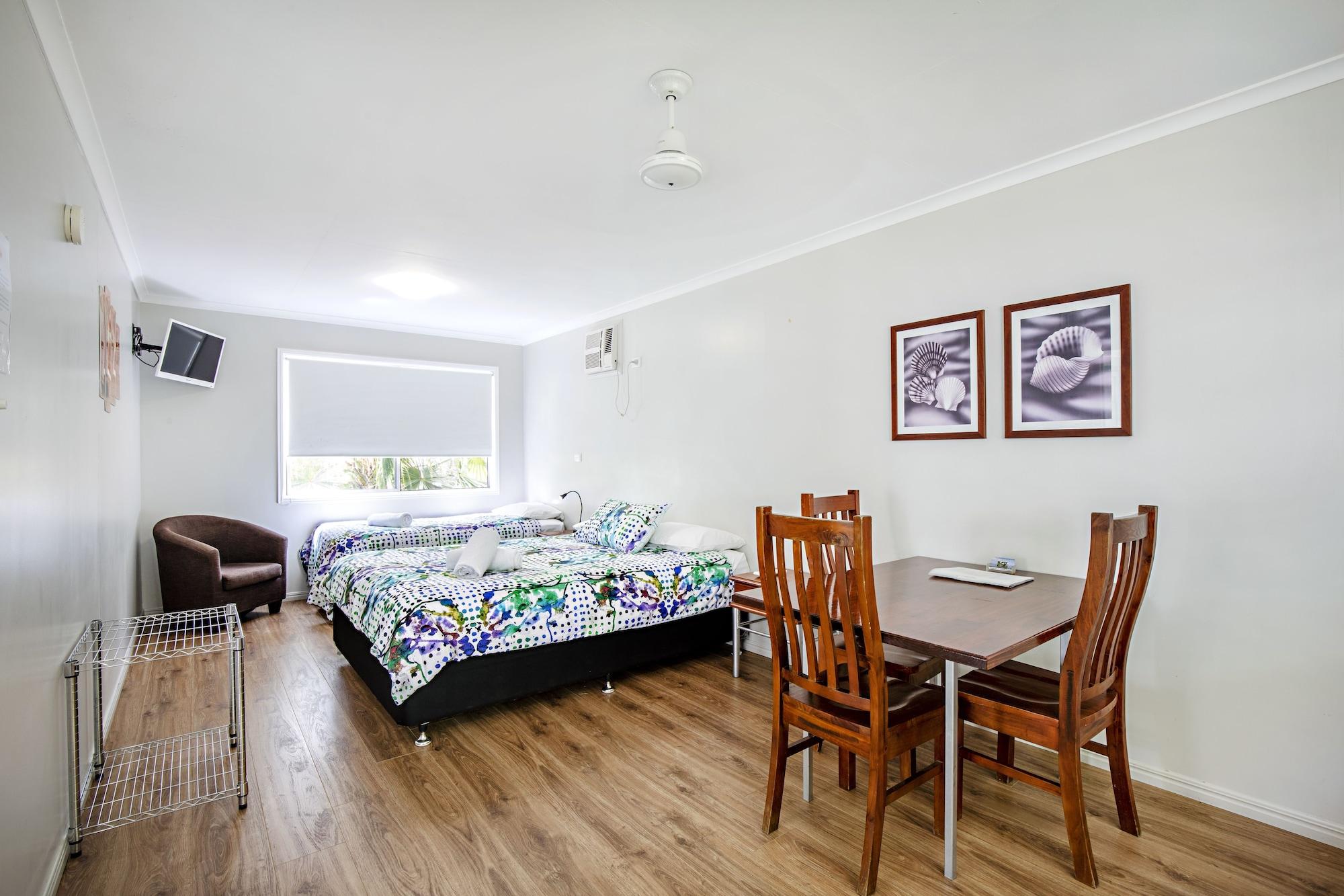 Bush Village 3* Airlie Beach