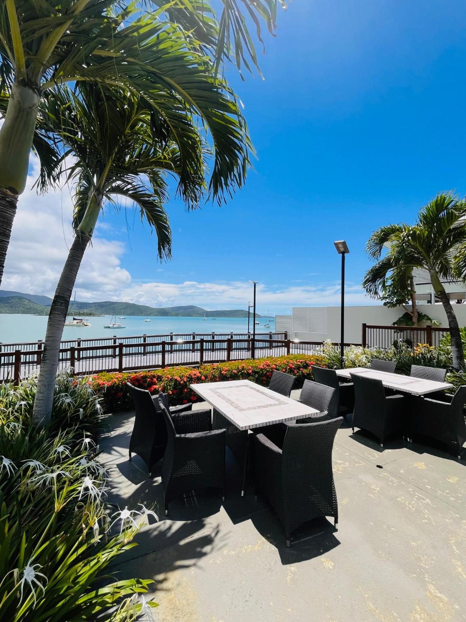 At Marina Shores 5* Airlie Beach