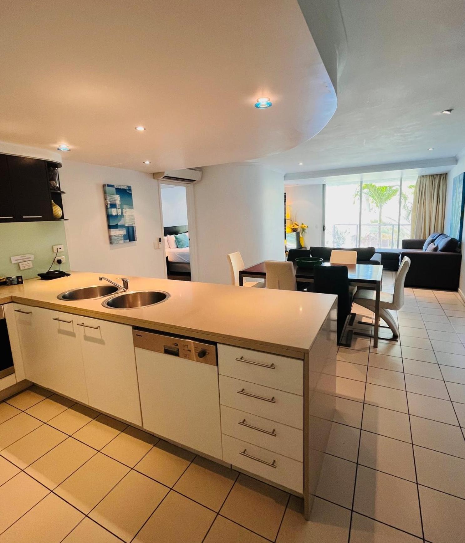 At Marina Shores 5* Airlie Beach