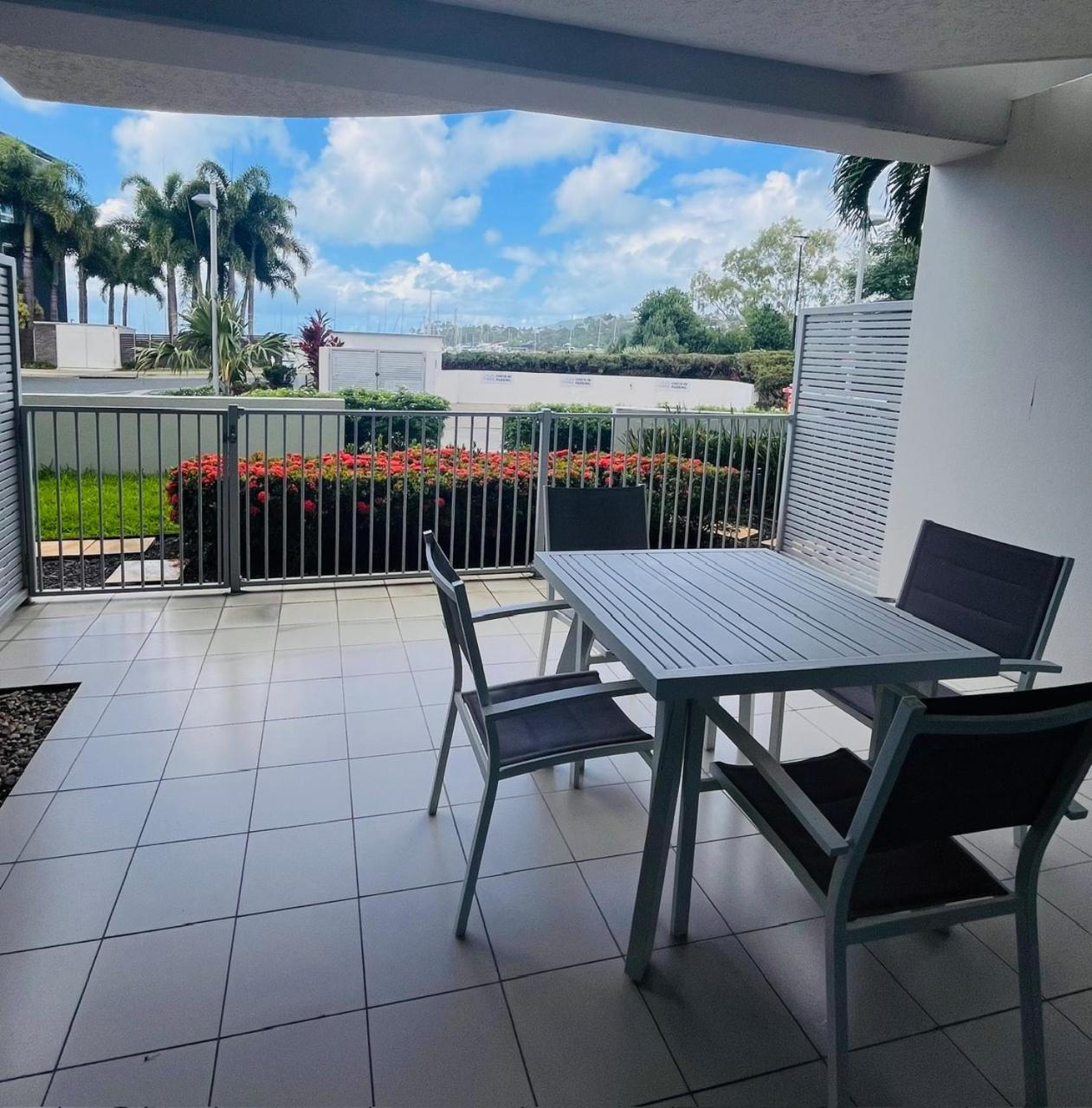 Aparthotel At Marina Shores Airlie Beach