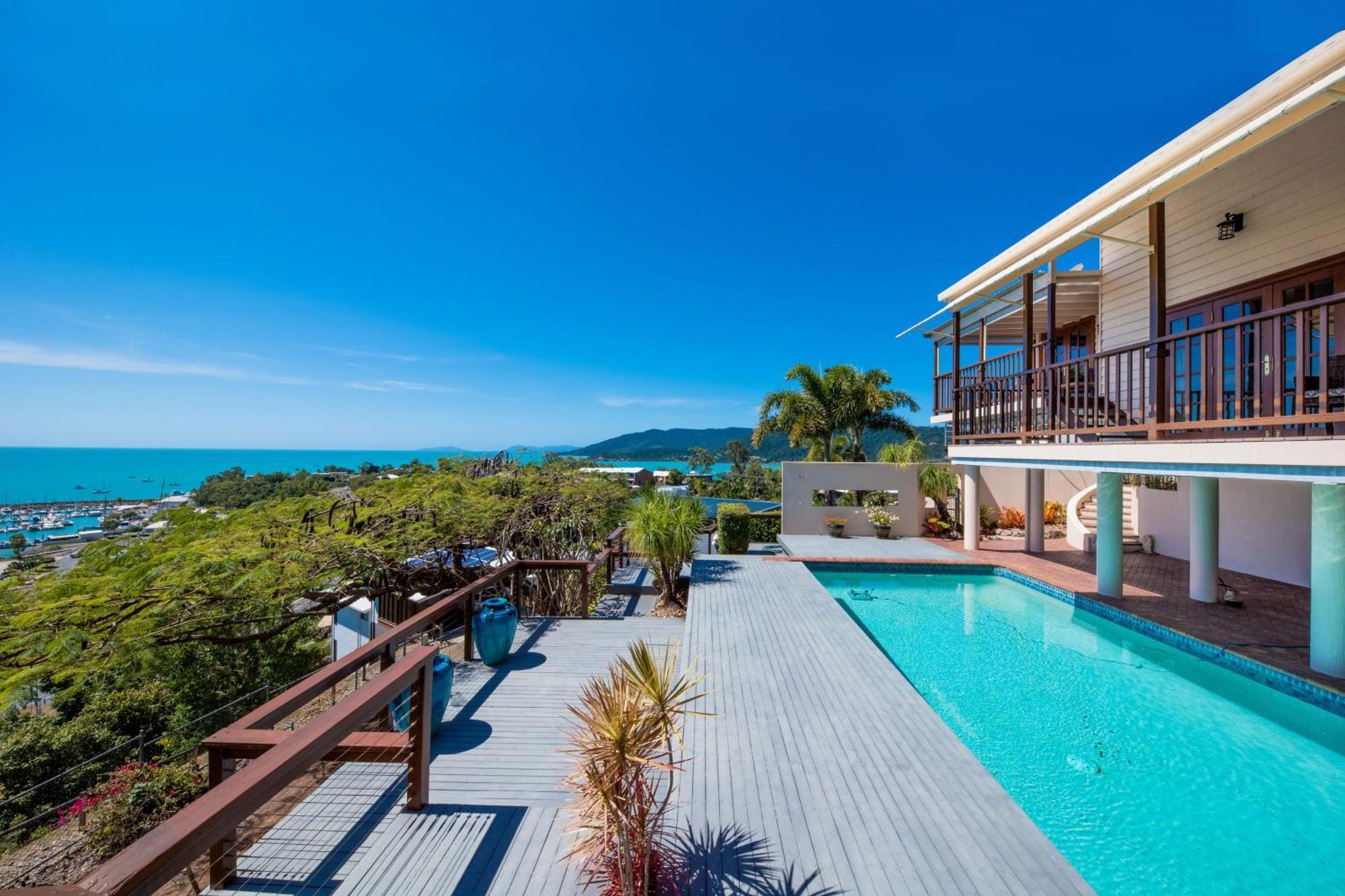 Holiday home Airlie Seaviews
