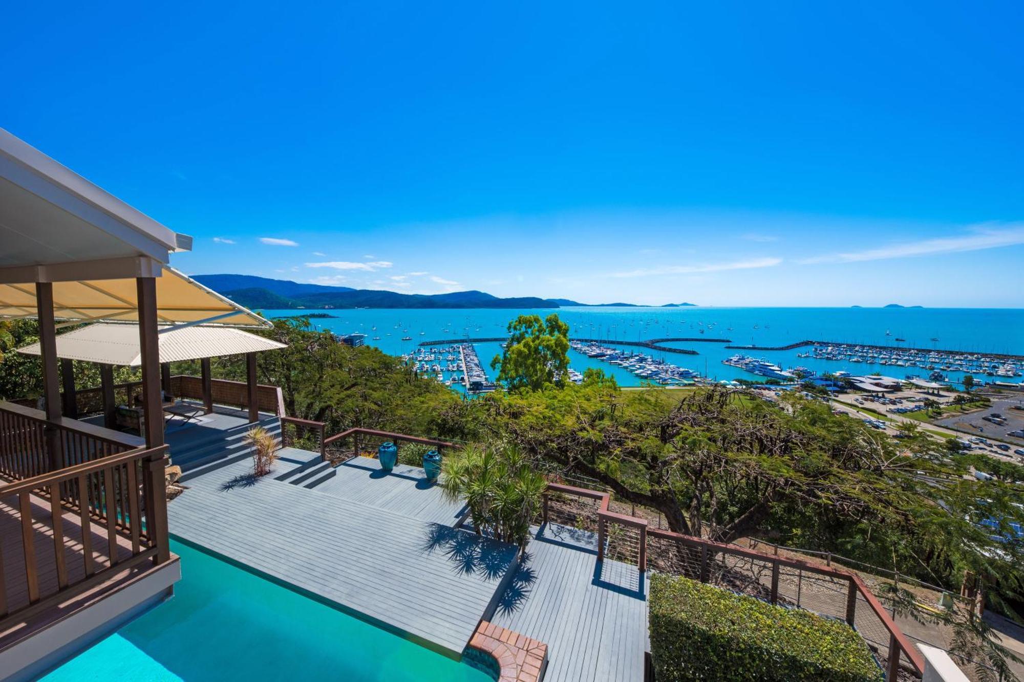 Holiday home Airlie Seaviews *