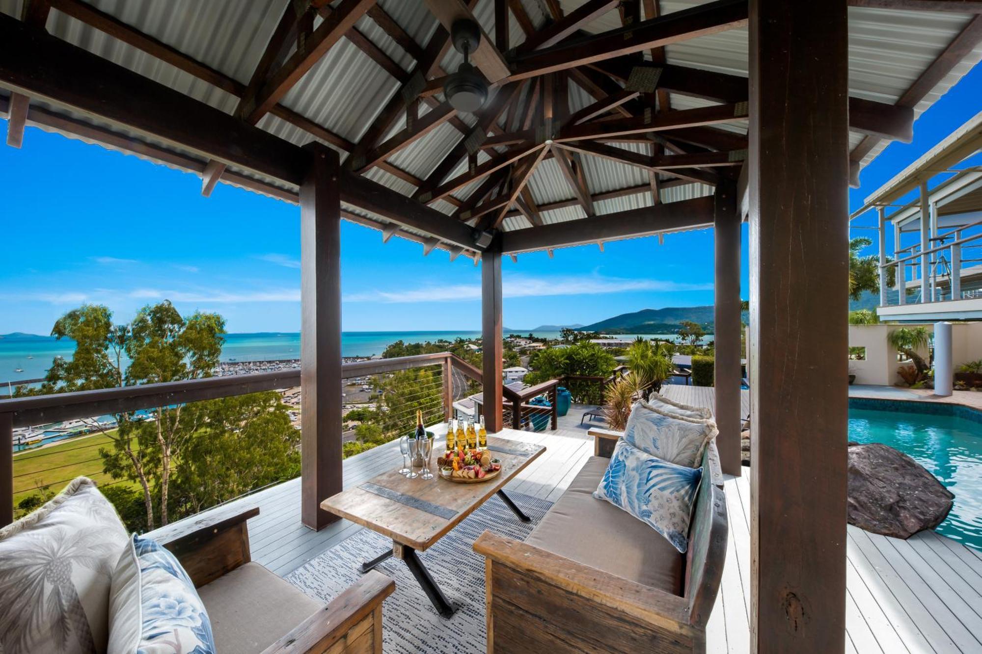 Airlie Seaviews Holiday home *