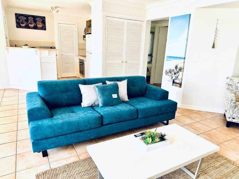 Bliss Apartment- Seaviews-wifi-pool-bbq