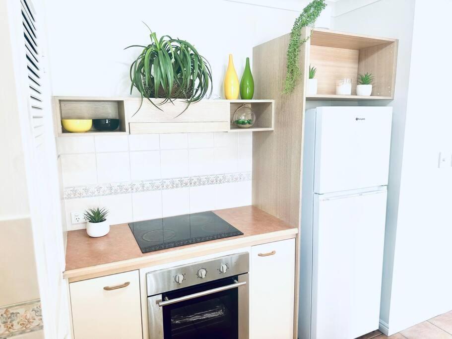 Apartment Bliss Apartment- Seaviews-wifi-pool-bbq