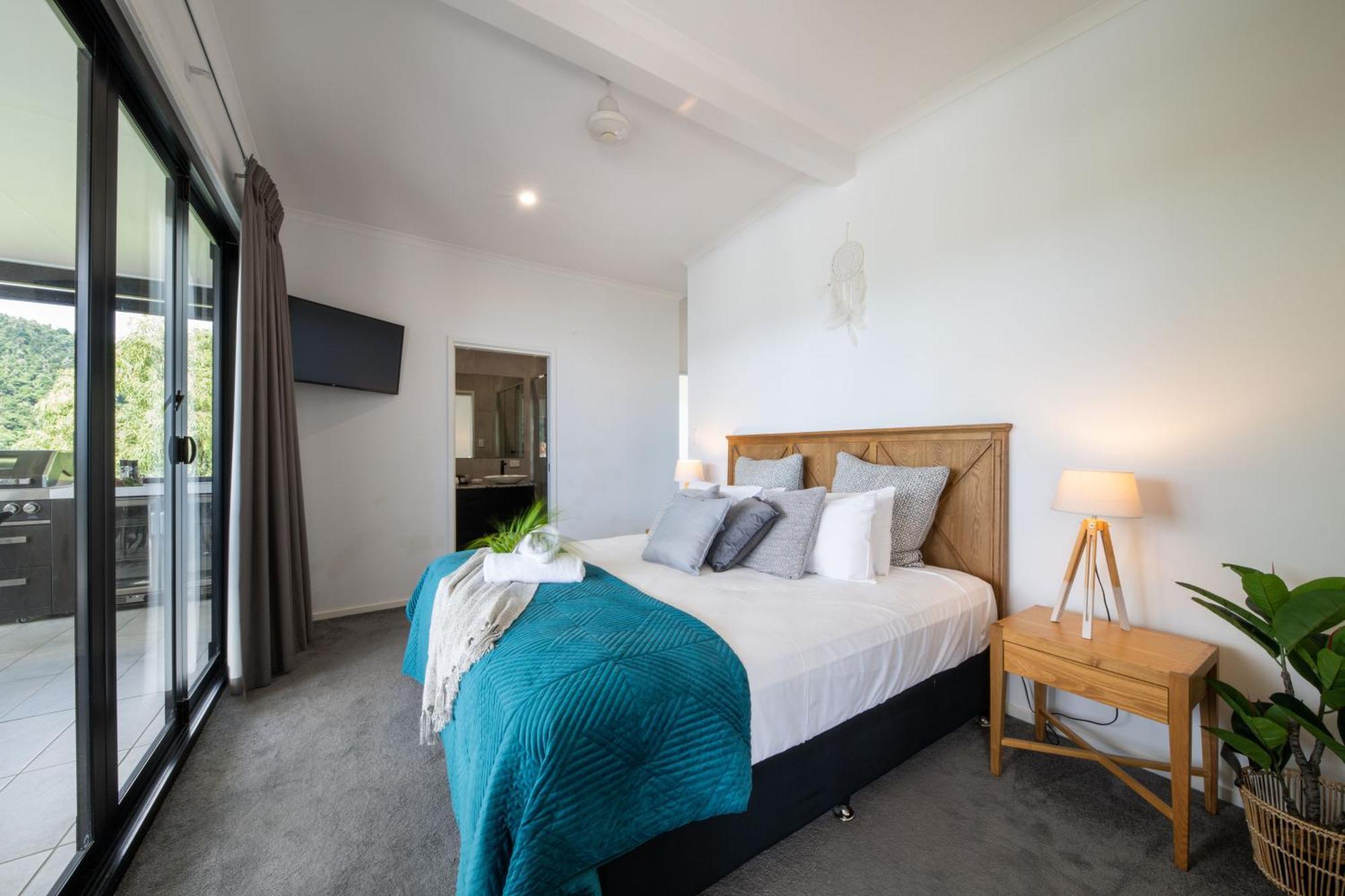Serenity Seas - Airlie *