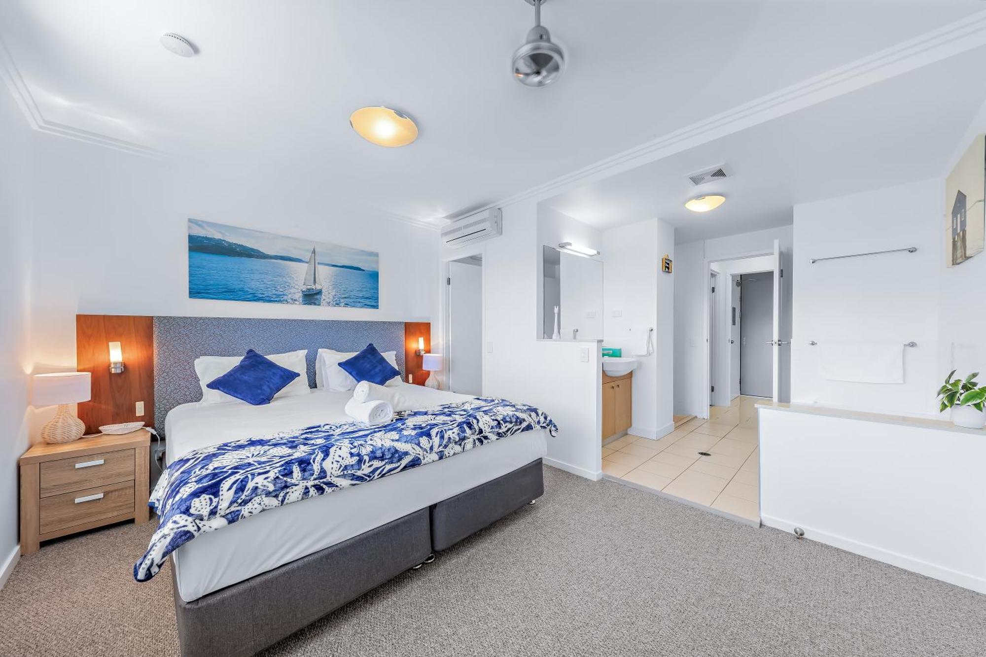Airlie Summit Aparthotel 4*