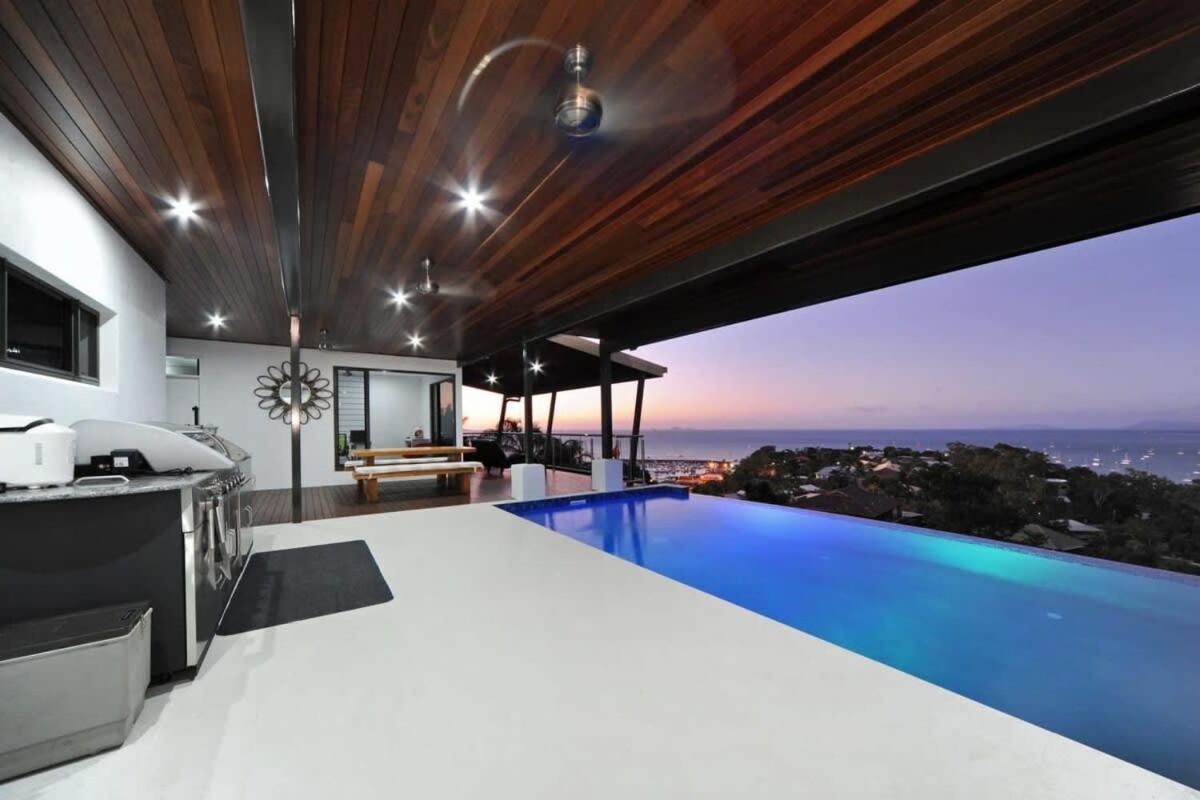 15 Kara - Luxurious With Million Dollar Views Holiday home *