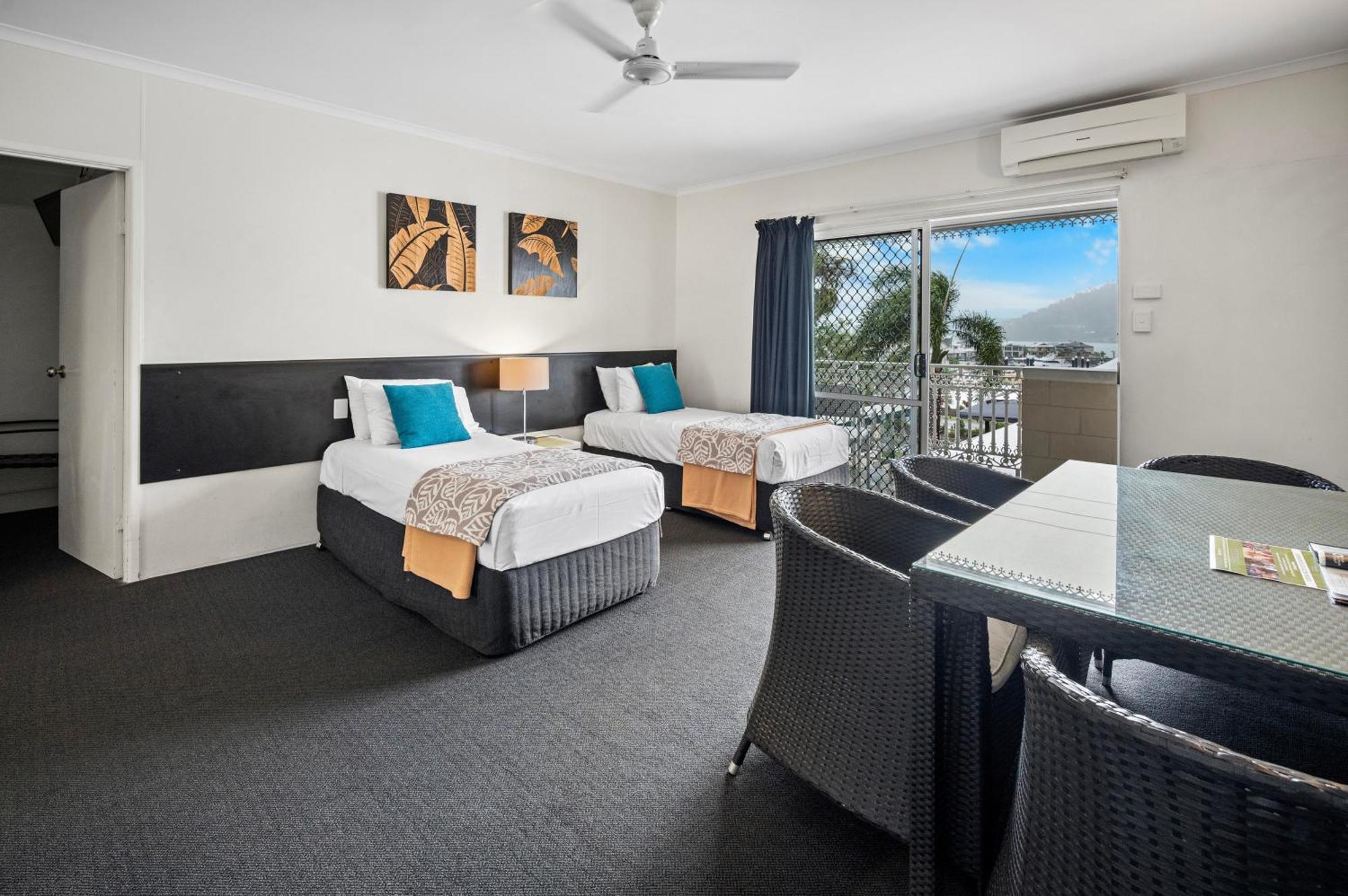 Colonial Palms Motor Motel 3*