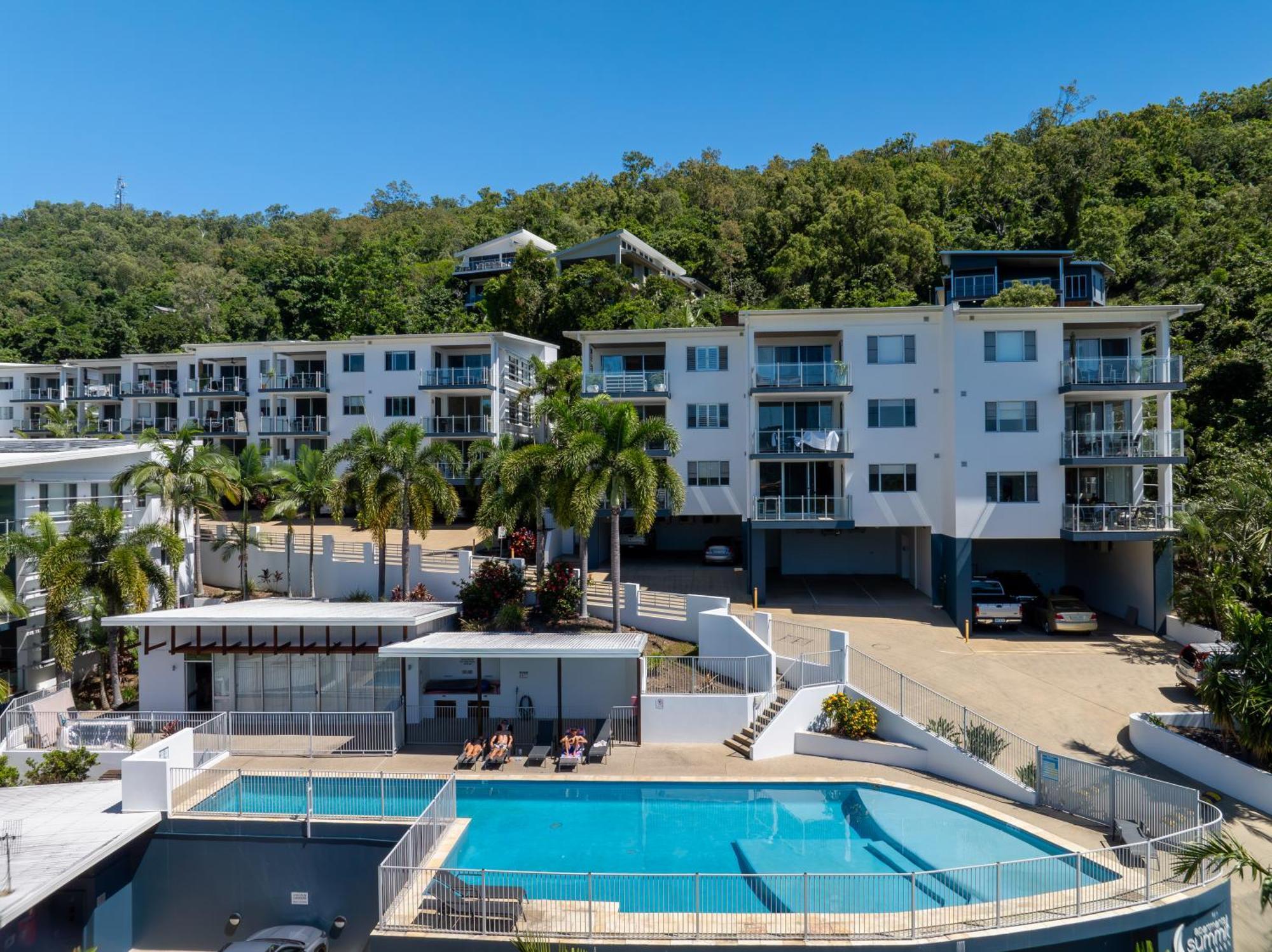 Aparthotel Airlie Summit