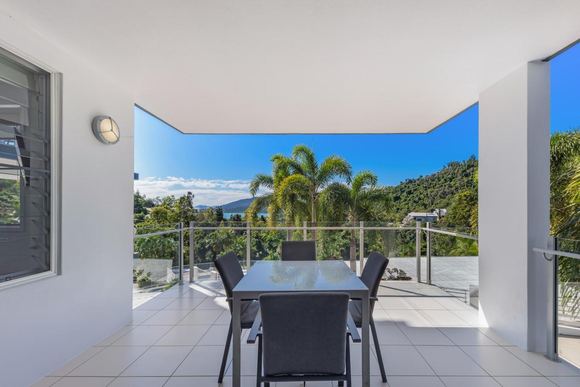 Airlie Summit Aparthotel 4*