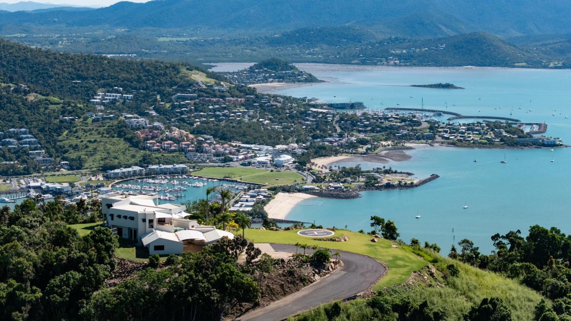 Casa de férias Parc Exclusif, Airlie - 360 Island Views From A Mountain Airlie Beach