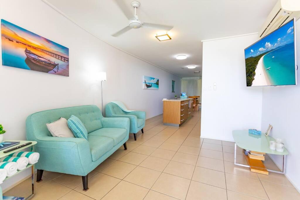 Seaviews At Searene, Spacious, Pool & Free Wifi Apartment *