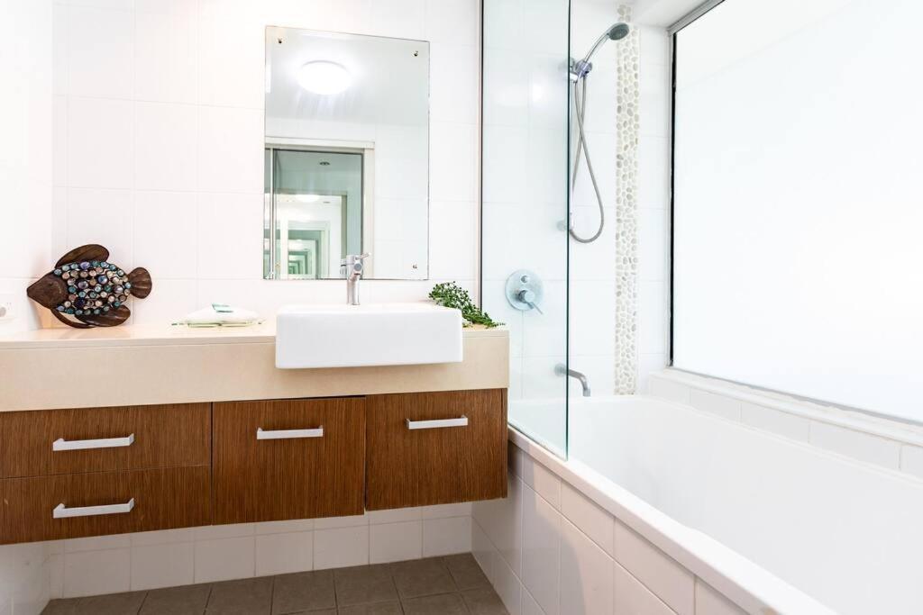 Apartment Seaviews At Searene, Spacious, Pool & Free Wifi