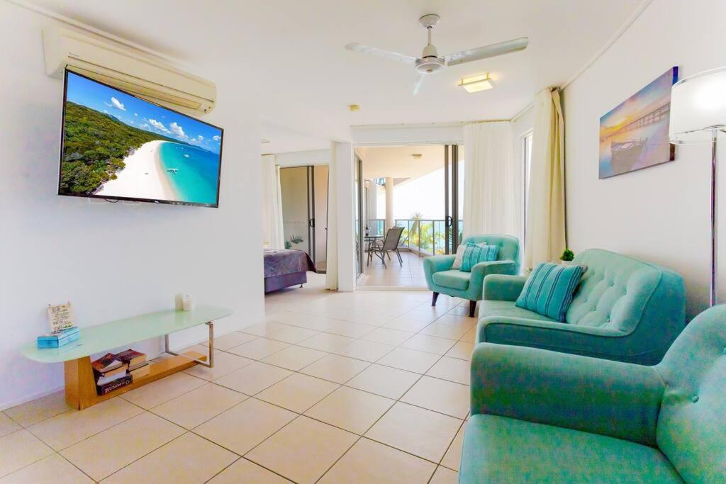 Seaviews At Searene, Spacious, Pool & Free Wifi Apartment *