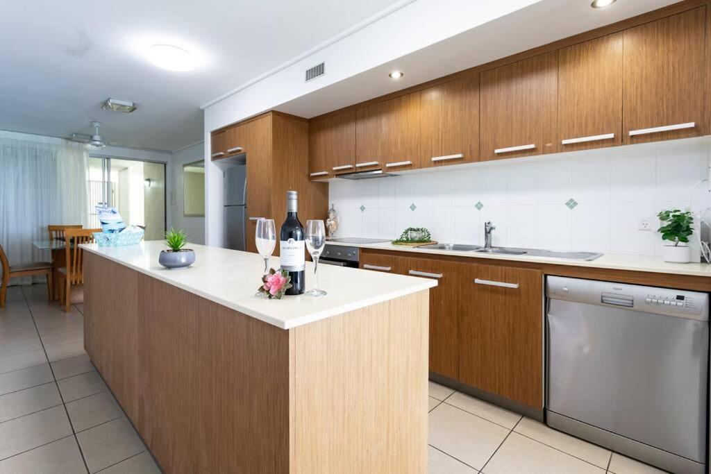 Seaviews At Searene, Spacious, Pool & Free Wifi Airlie Beach