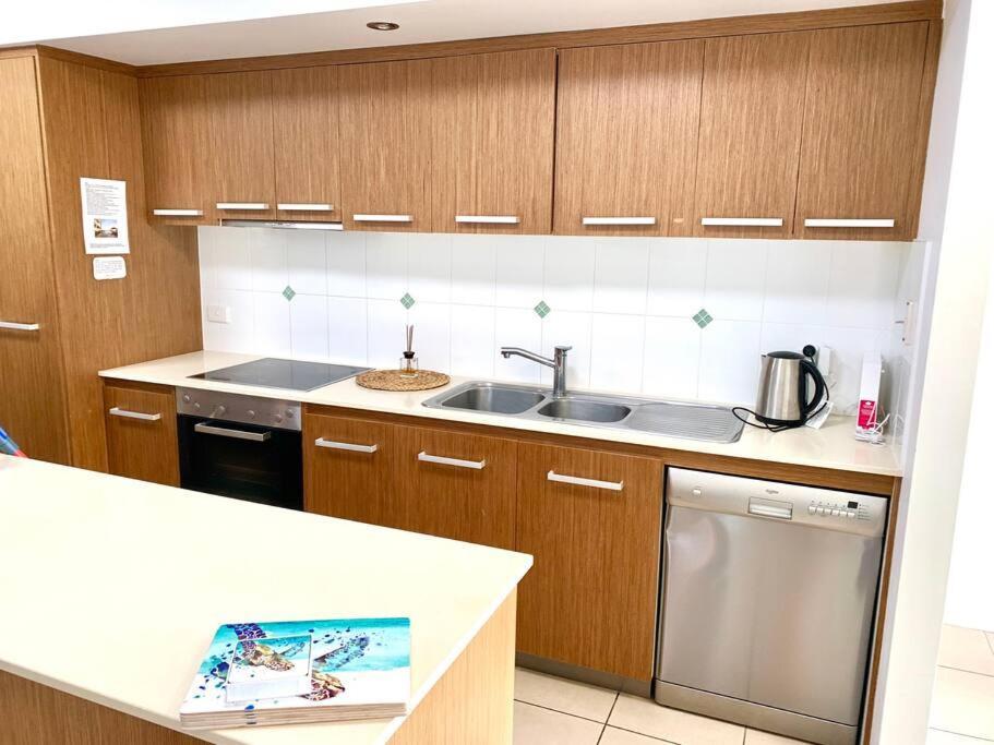 Seaviews At Searene, Spacious, Pool & Free Wifi * Airlie Beach