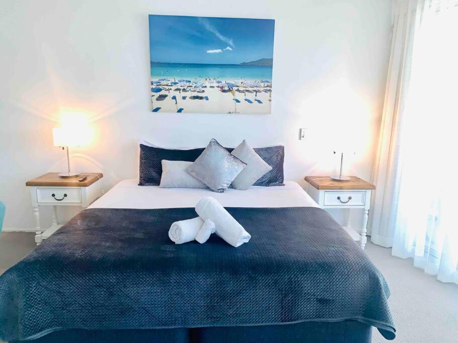 Seaviews At Searene, Spacious, Pool & Free Wifi Apartment *