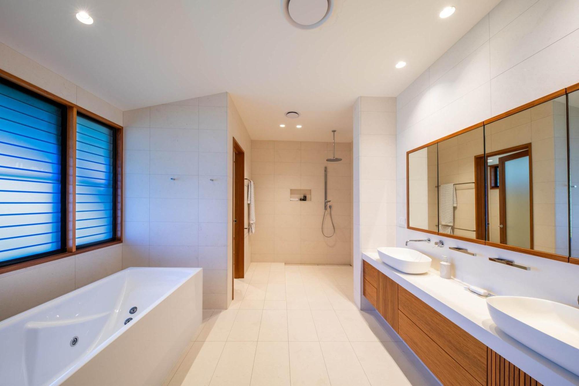 Casa de férias Airlie Marina-front Luxury At 10 The Cove *