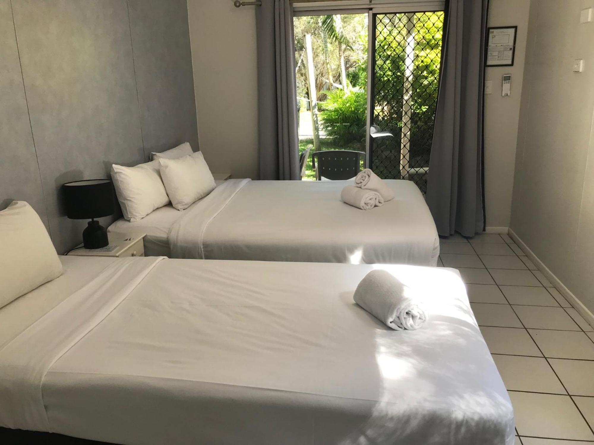 Bush Village Airlie Beach