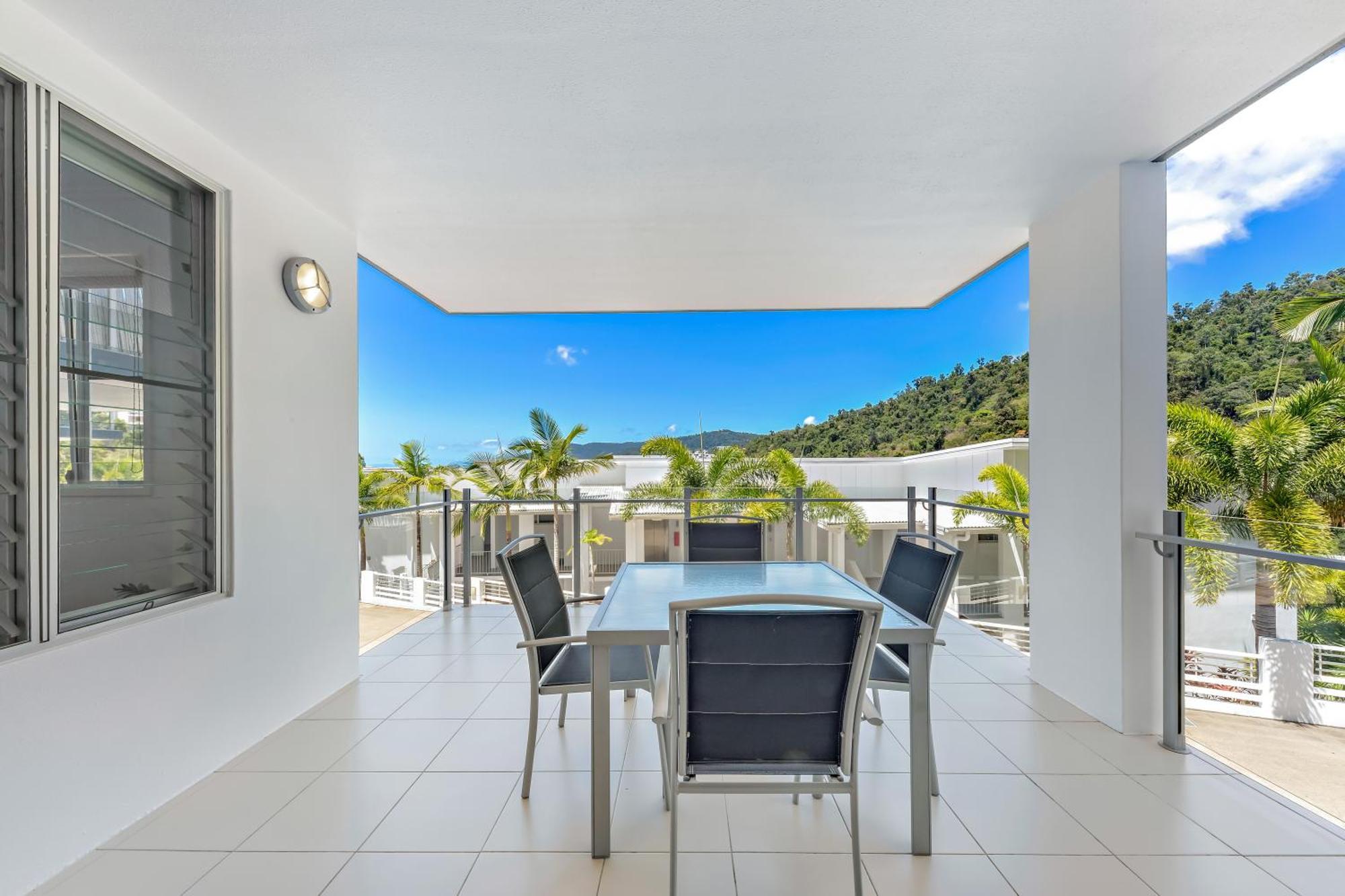 Aparthotel Airlie Summit 4*