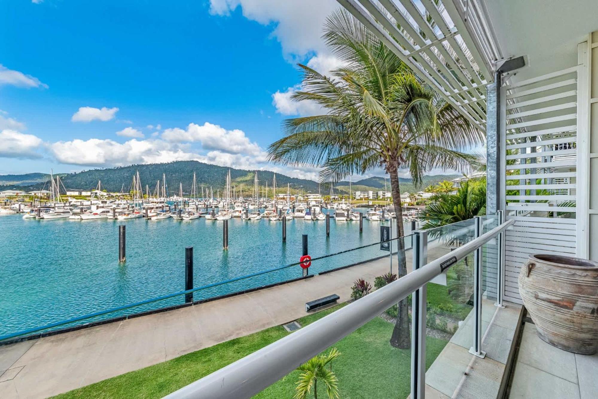 Marina Waterfront Living At Port Of Airlie Apartamento