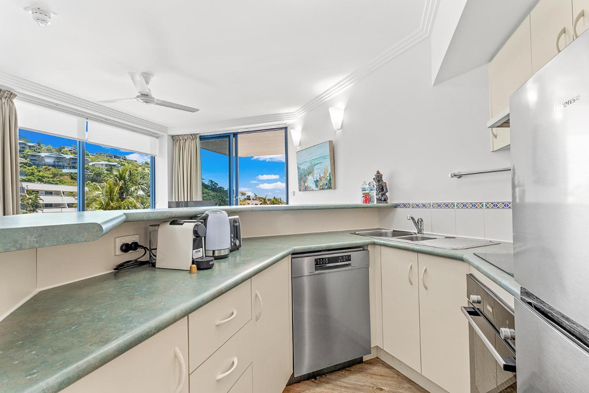 Apartment Ocean Views 1br With Full Kitchen No Steep Hills Airlie Beach
