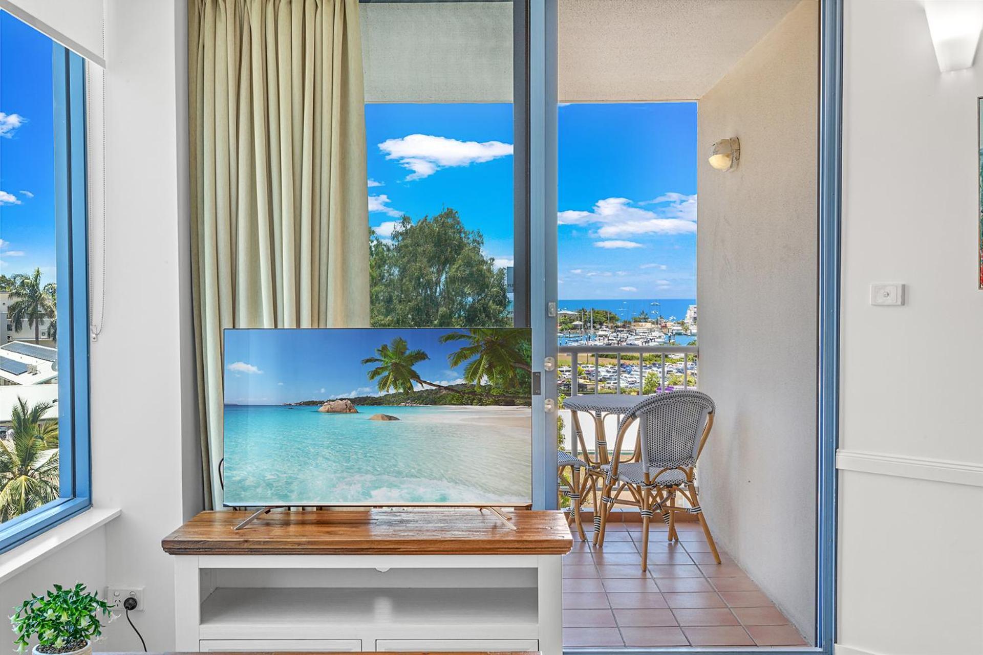 Ocean Views 1br With Full Kitchen No Steep Hills Airlie Beach