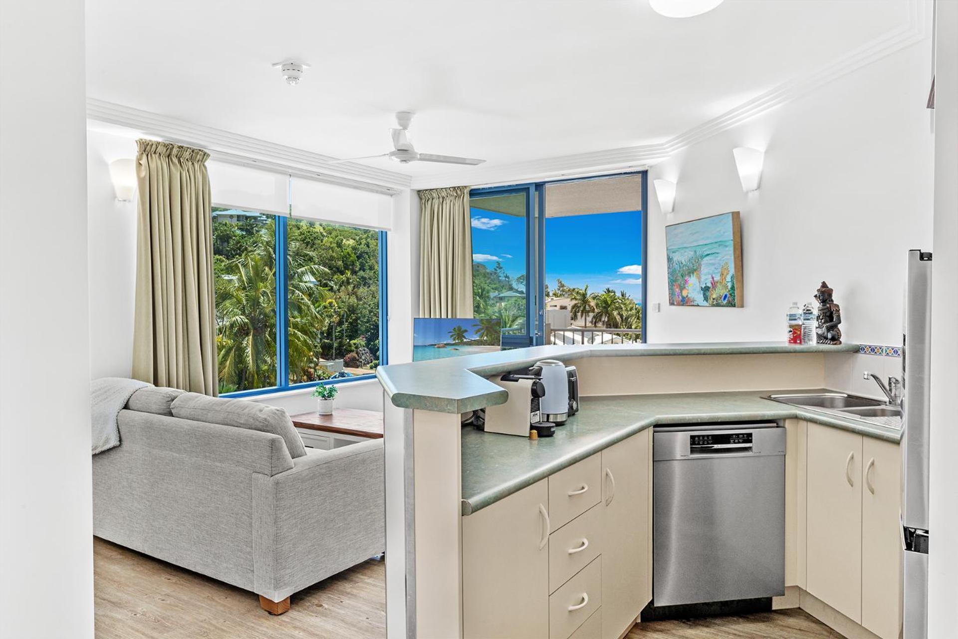 Ocean Views 1br With Full Kitchen No Steep Hills Airlie Beach