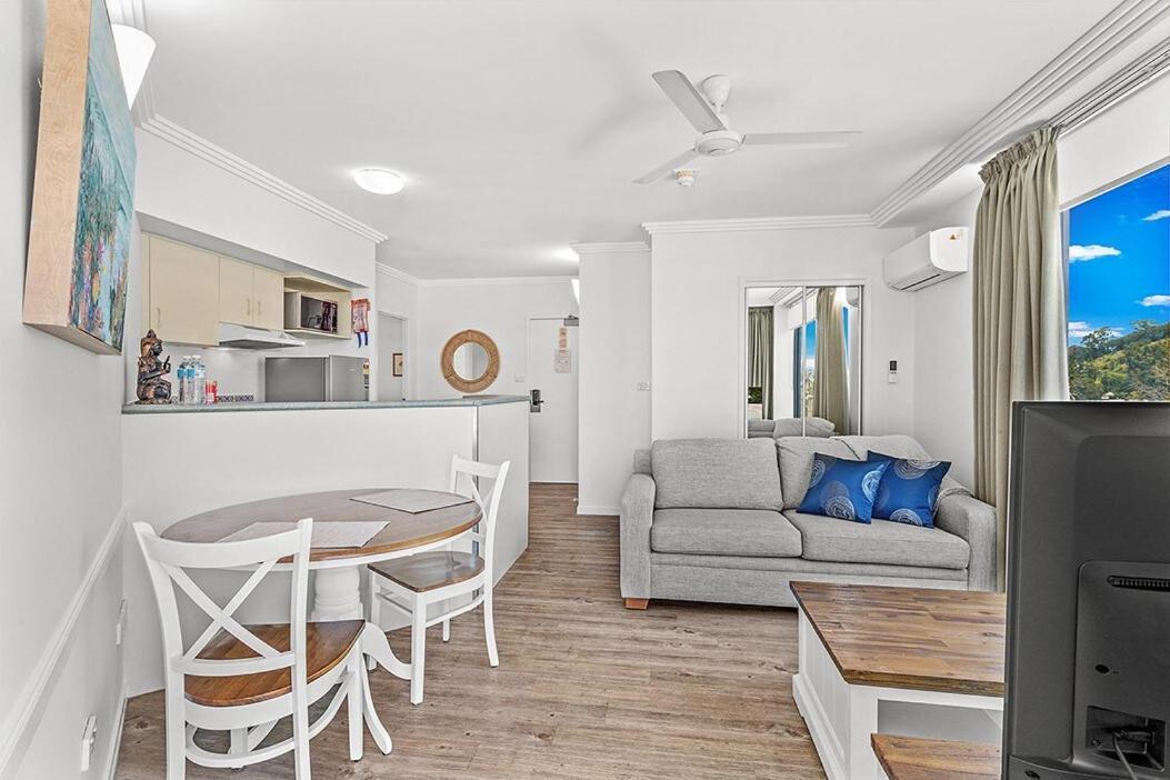 Ocean Views 1br With Full Kitchen No Steep Hills