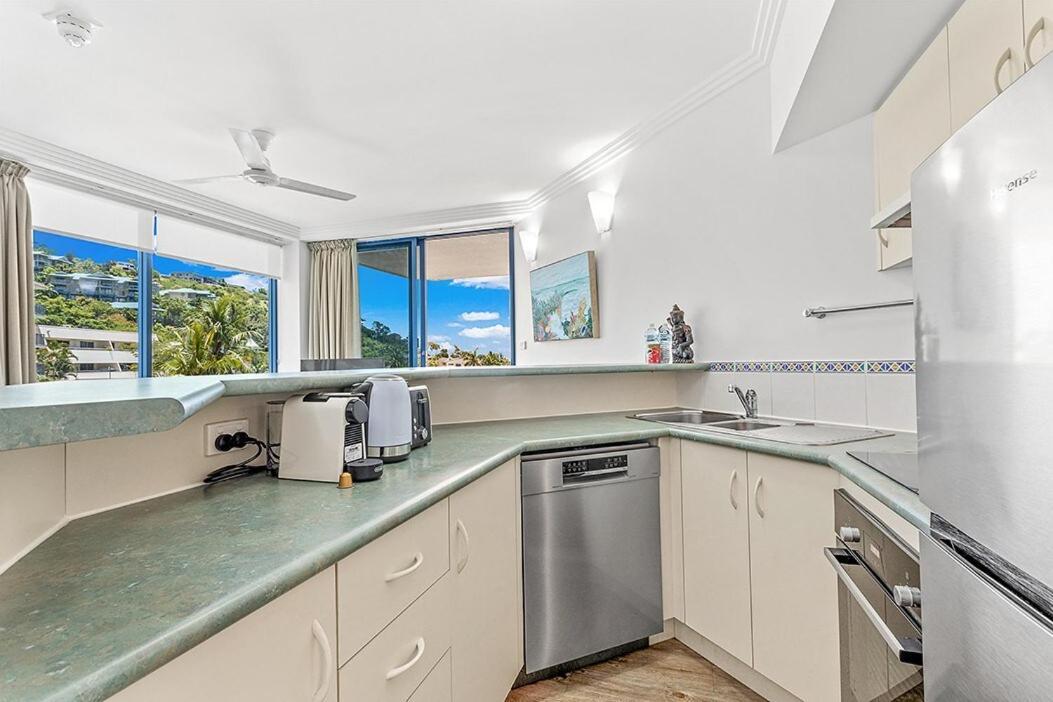 Ocean Views 1br With Full Kitchen No Steep Hills Airlie Beach