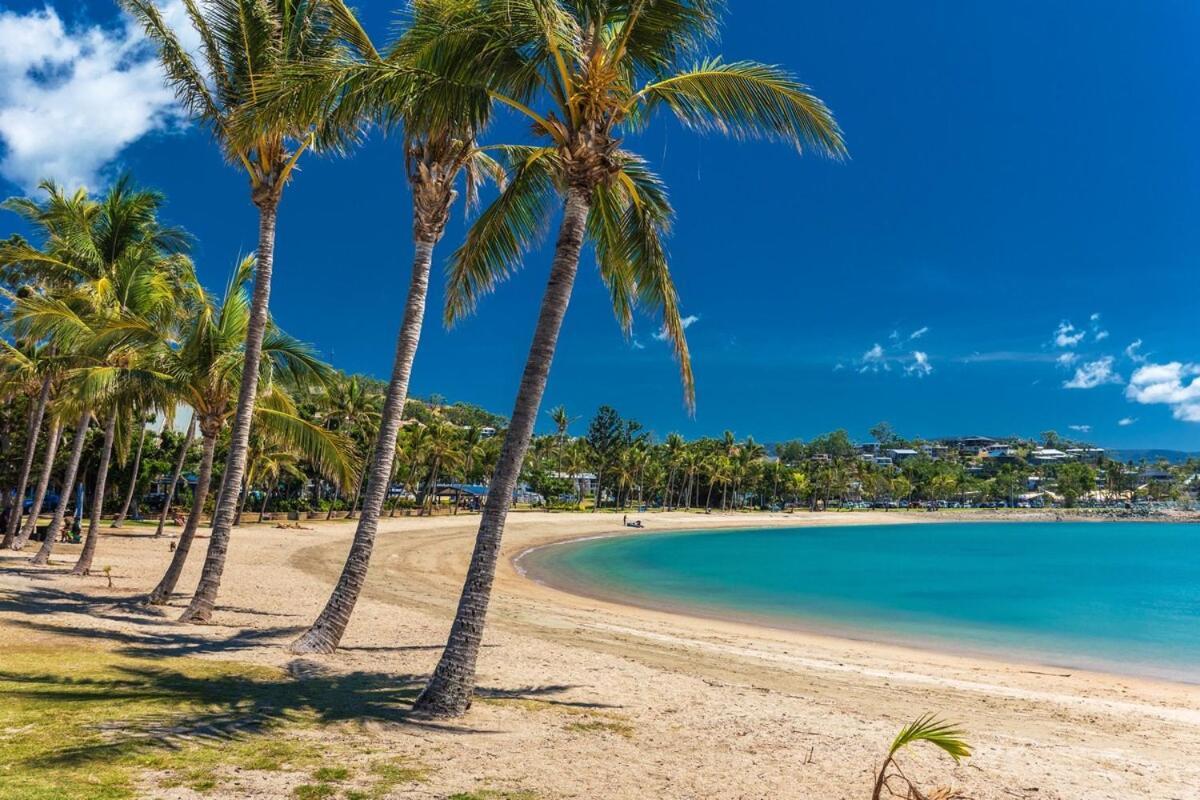 Ocean Views 1br With Full Kitchen No Steep Hills Airlie Beach