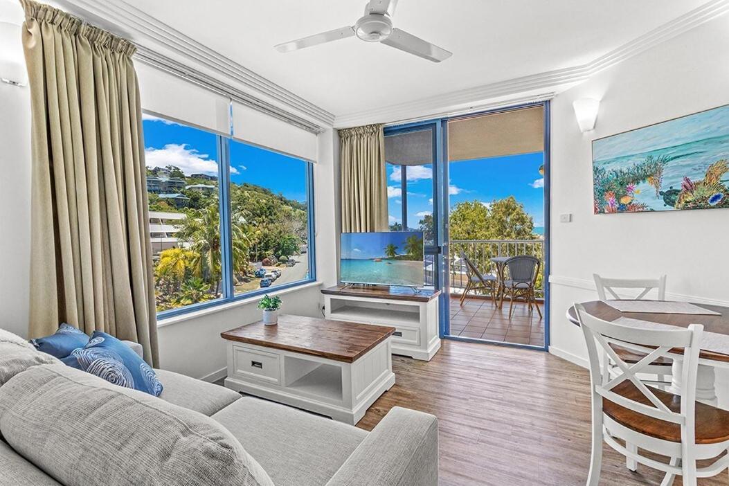 Ocean Views 1br With Full Kitchen No Steep Hills * Airlie Beach