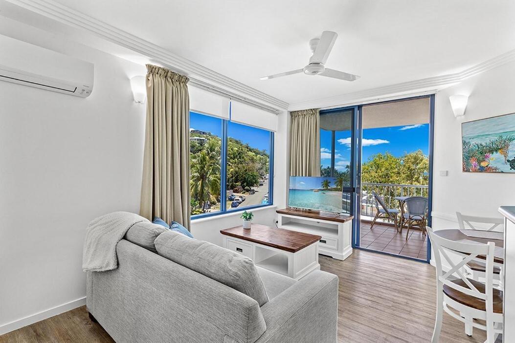 Apartment Ocean Views 1br With Full Kitchen No Steep Hills Airlie Beach