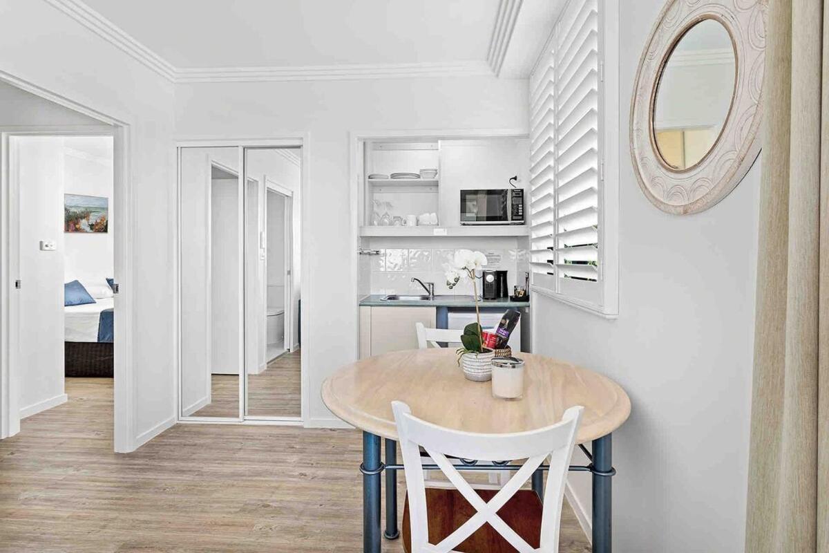 Apartment Marina And Ocean Views, Level Walk To Marina And Main Street *