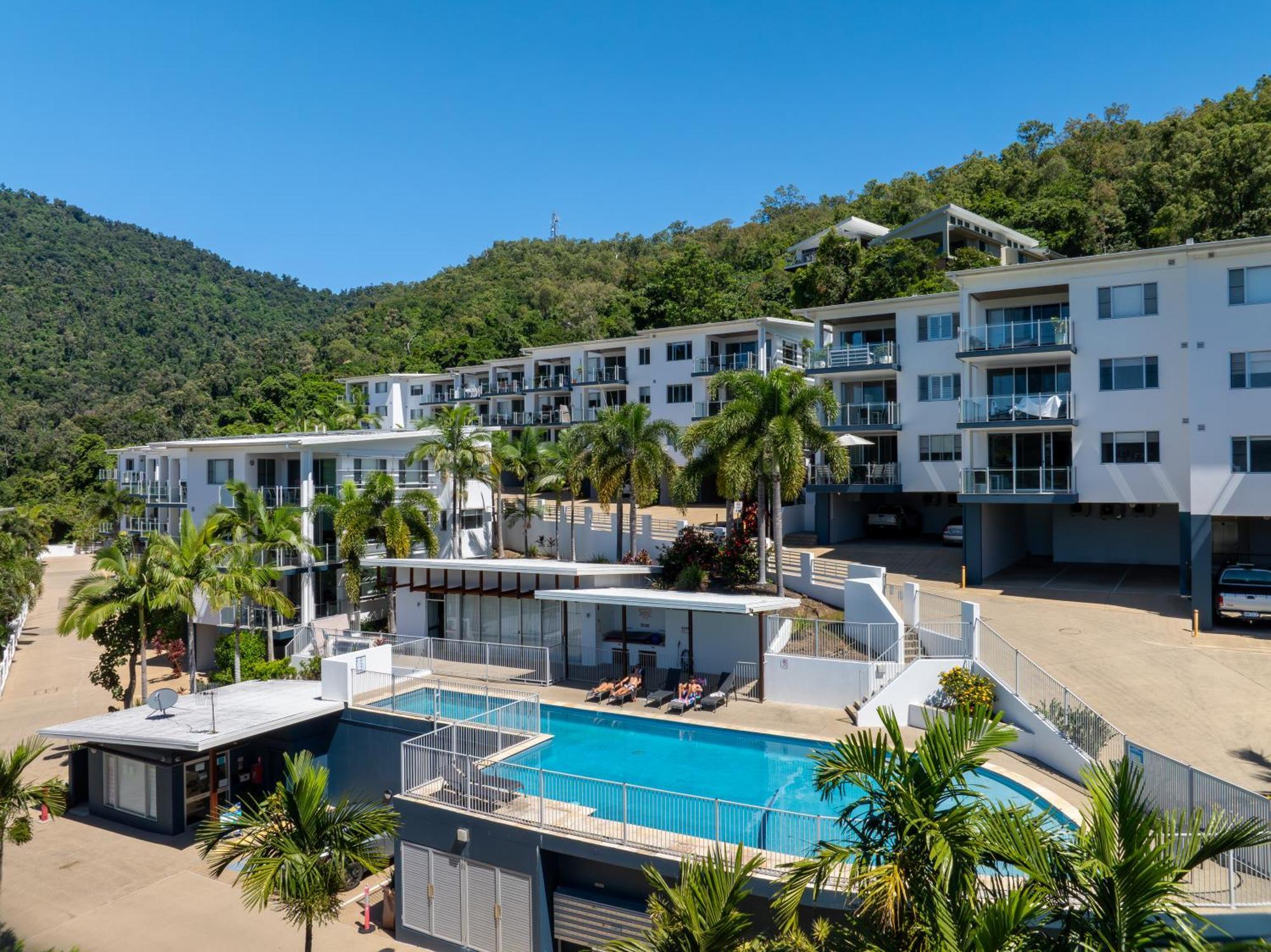 Aparthotel Airlie Summit 4*