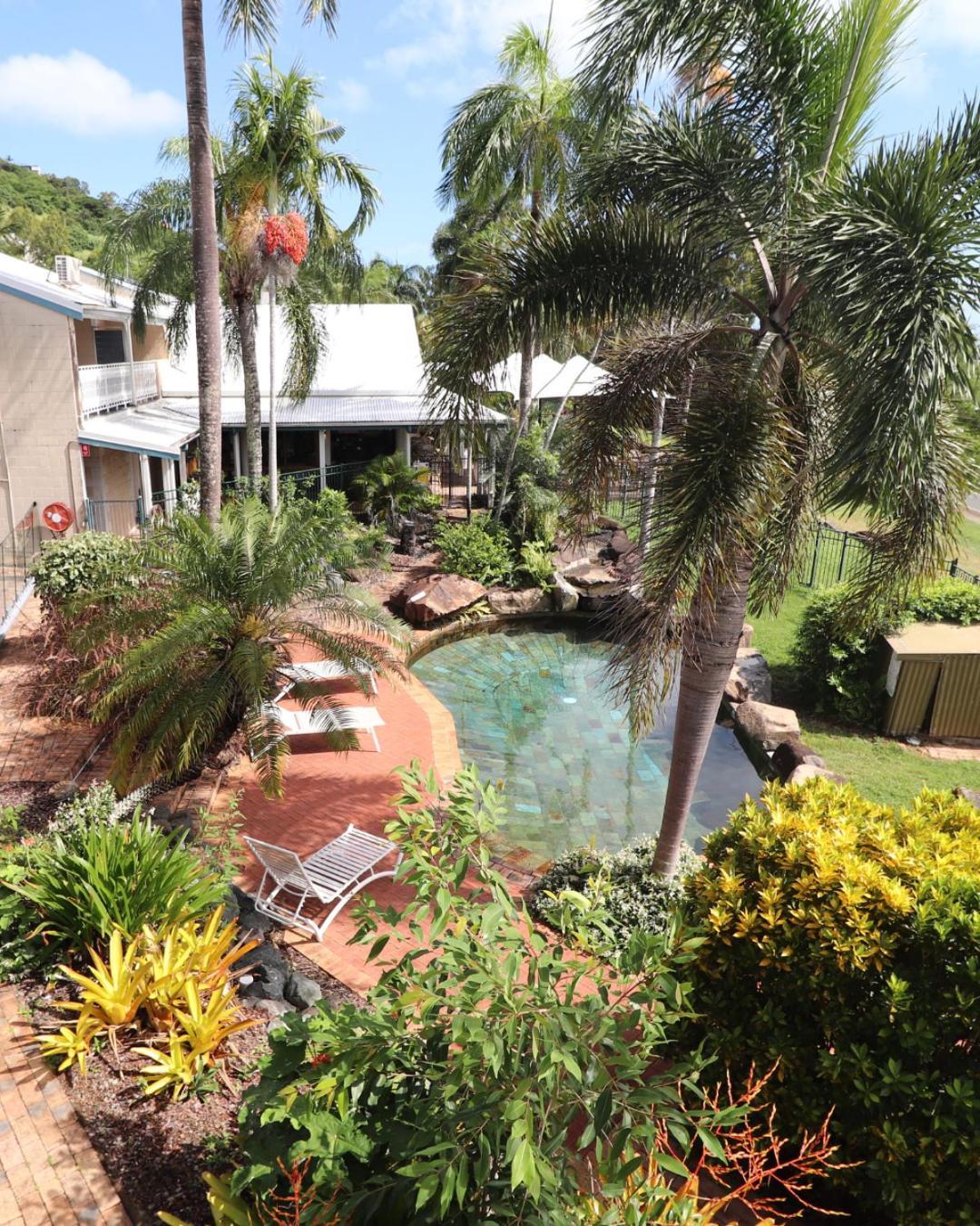 Colonial Palms Motor Motel